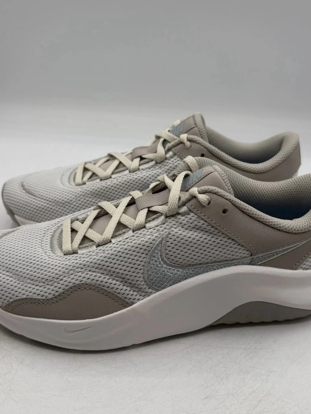 Nike Legend Essential 3 Next Nature Pure Platinum Silver DM1119-008 Womens Sz 9